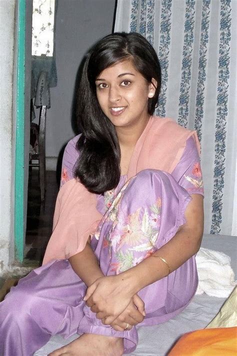 desi indian nude photo|Desi girl nude pics